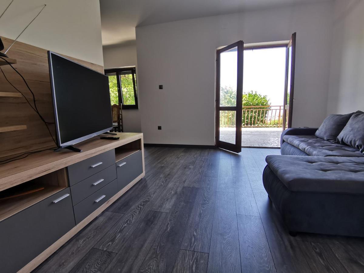 Deedee Apartment *